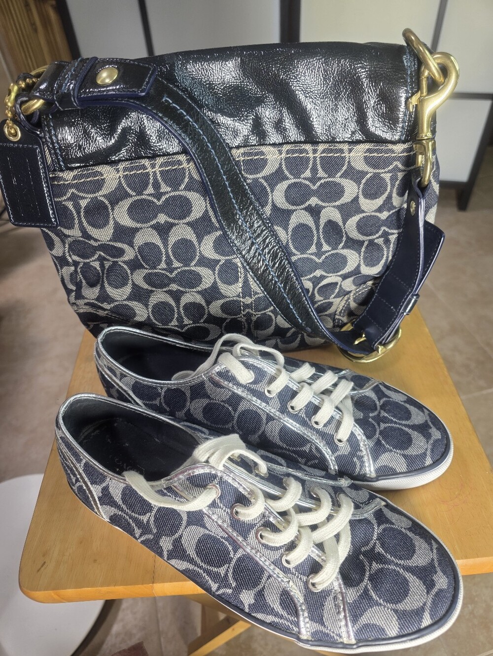 New Coach Denim/Leather Signature Shoulder Bag in Navy & Tennis Shoes Size 11 - Picture 8 of 9